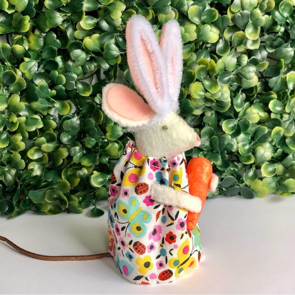 Bunny ears mouse hand-sewn felt carrot art doll Hand Crafted handmade - Picture 5 of 9